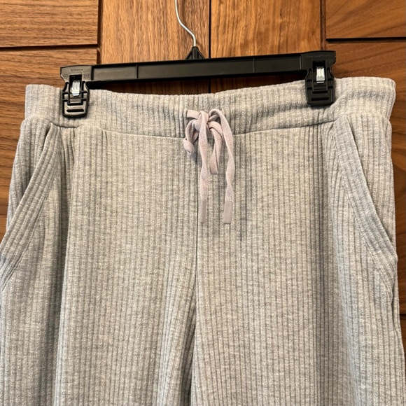 Papinelle Gray Ribbed Lounge Set Jogger Pants (Sz M) and V-Neck Top (Sz L) - Picture 8 of 12